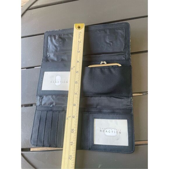 NWT Kenneth Cole Reaction Snake Print Elongated Clutch Green/ Black / Coin Purse - Picture 8 of 10